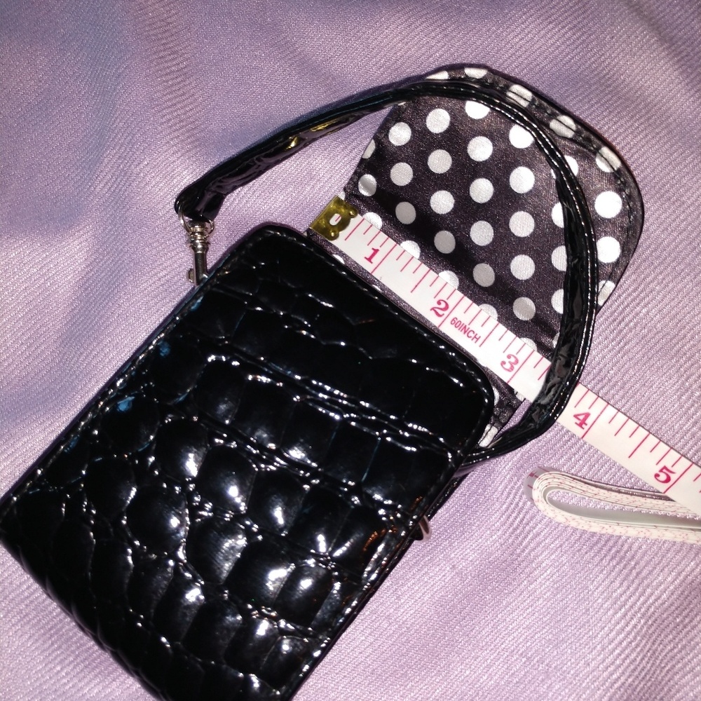 Cute lil phone holder, magnetic flap